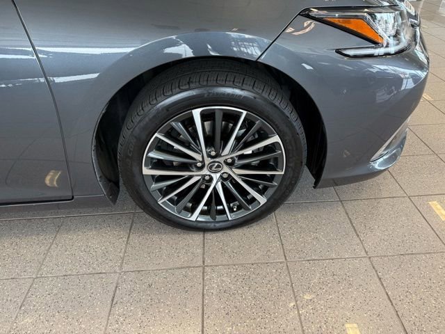Used 2023 Lexus ES 350 w/ Premium Package image 10