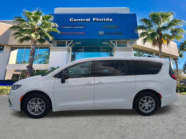 New 2026 Chrysler Pacifica Select FWD image 8