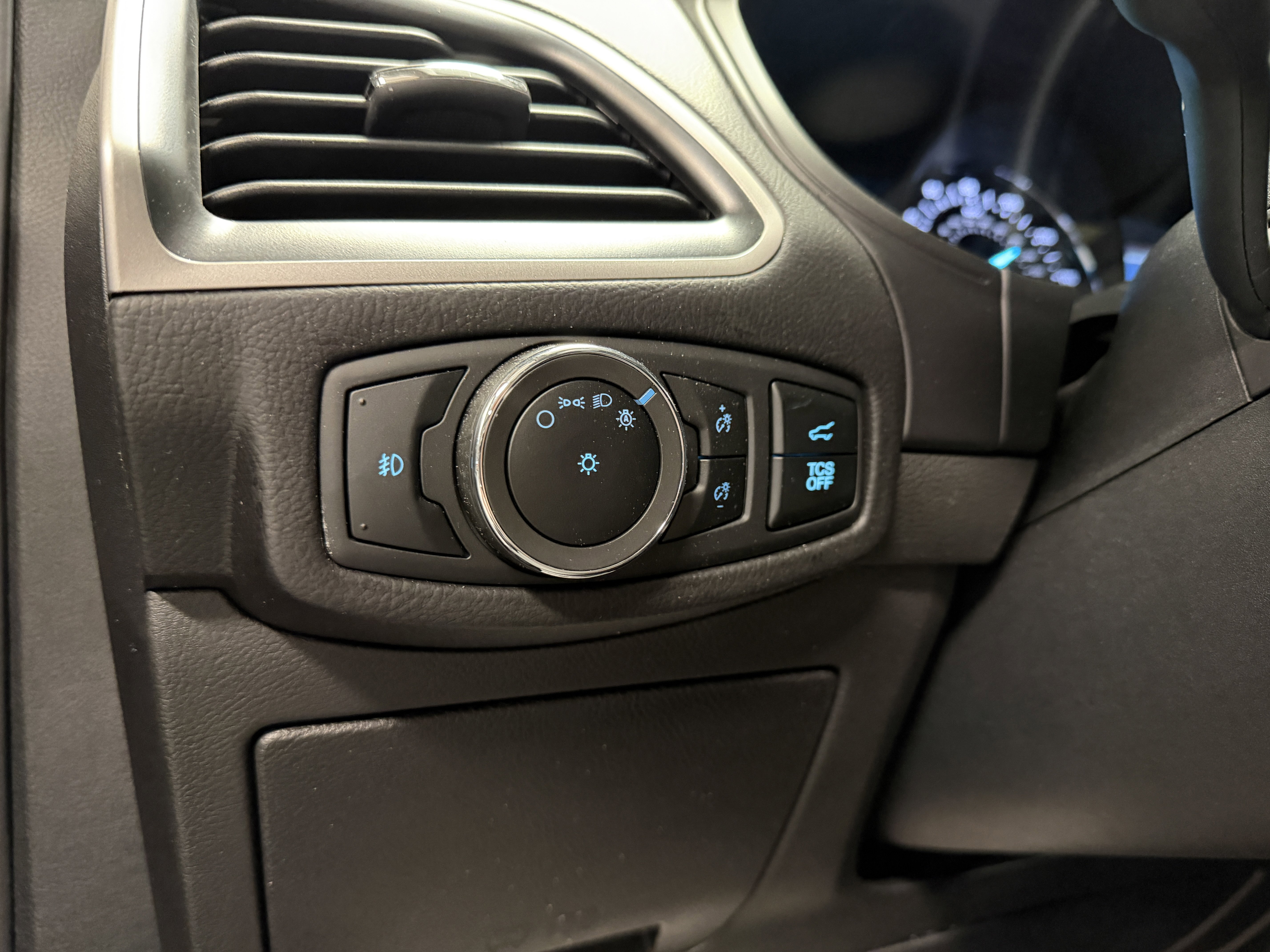 Used 2024 Ford Edge SEL w/ Convenience Package image 17