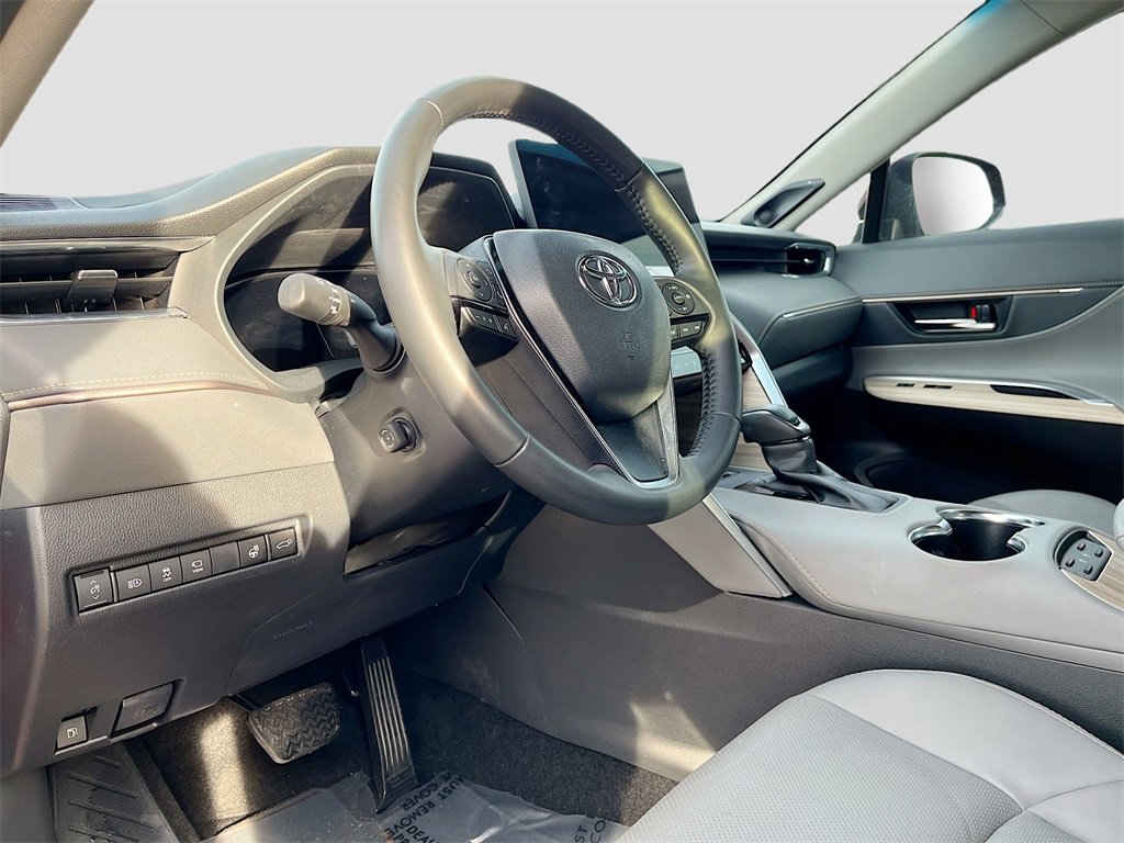 Used 2024 Toyota Venza Limited image 9