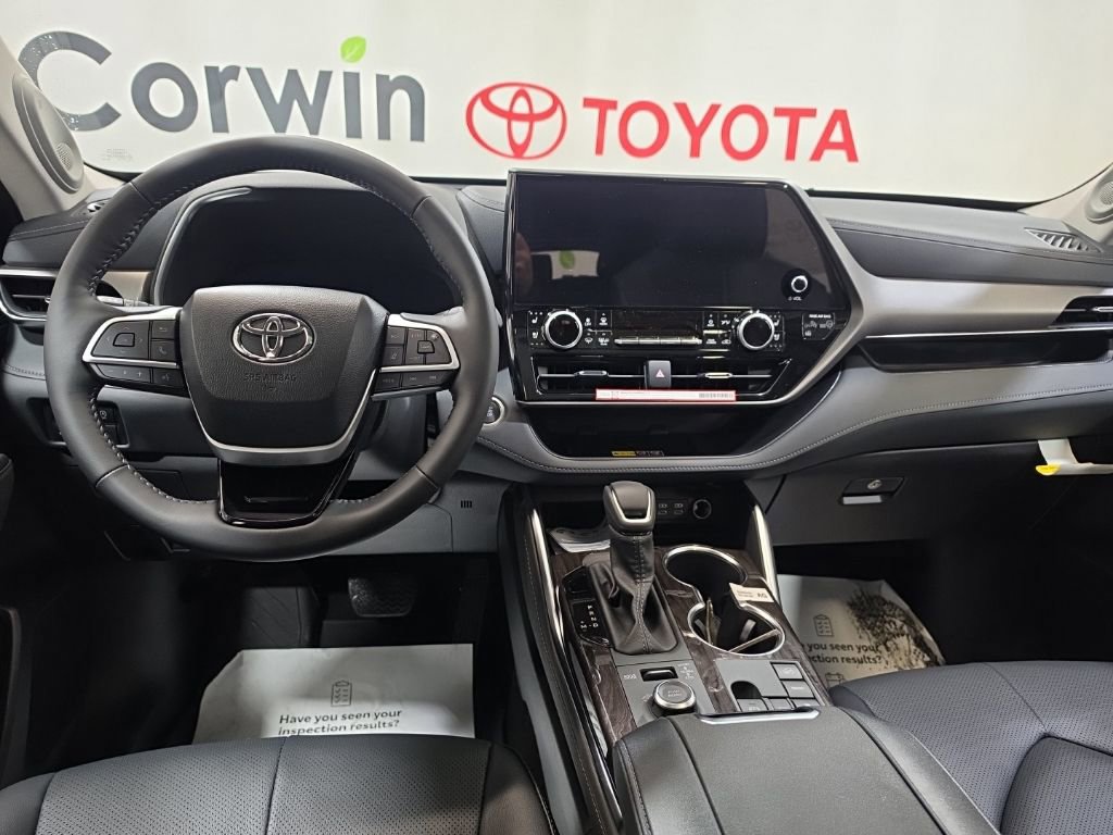 Used 2026 Toyota Highlander Limited image 26