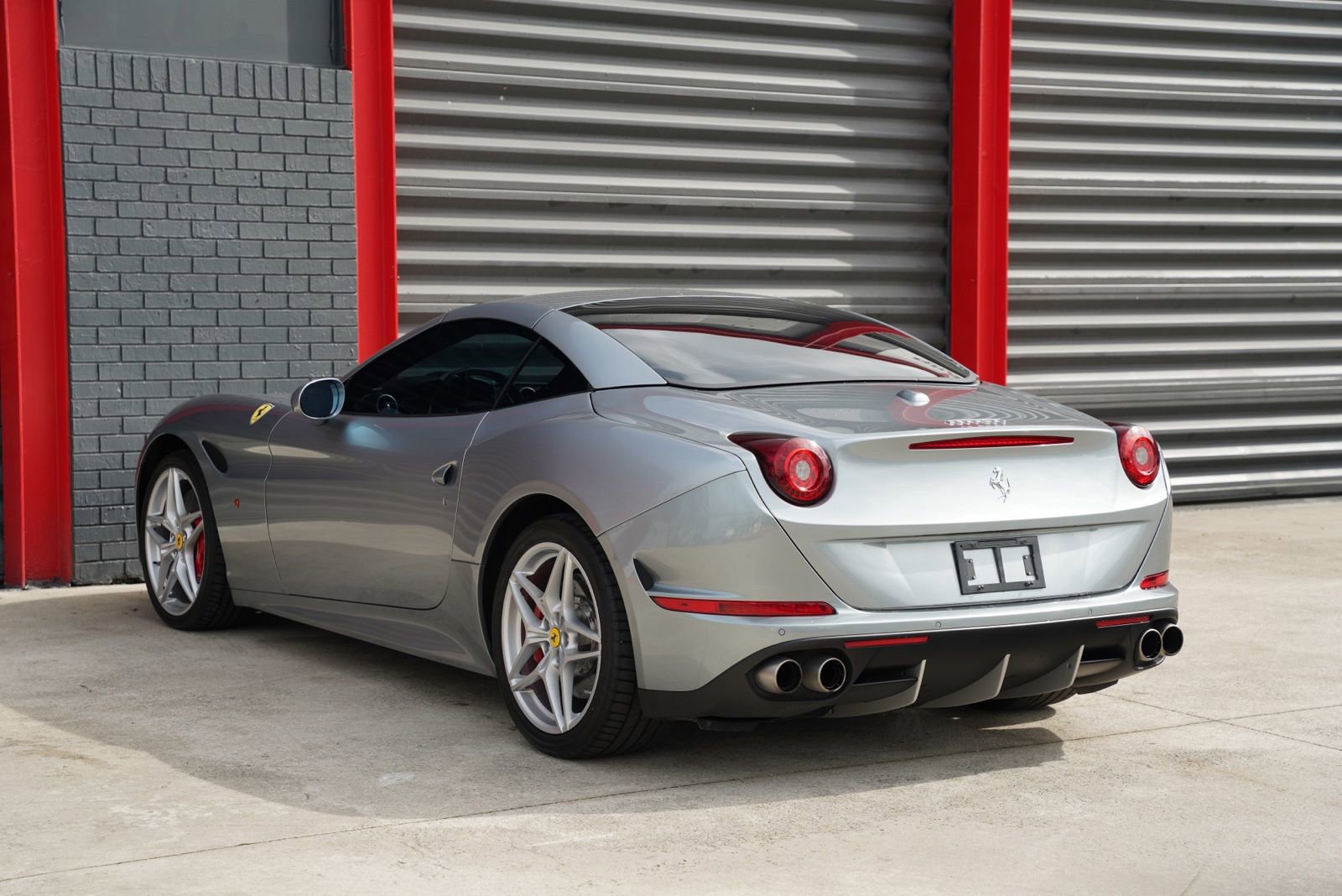 Used 2016 Ferrari California T image 5
