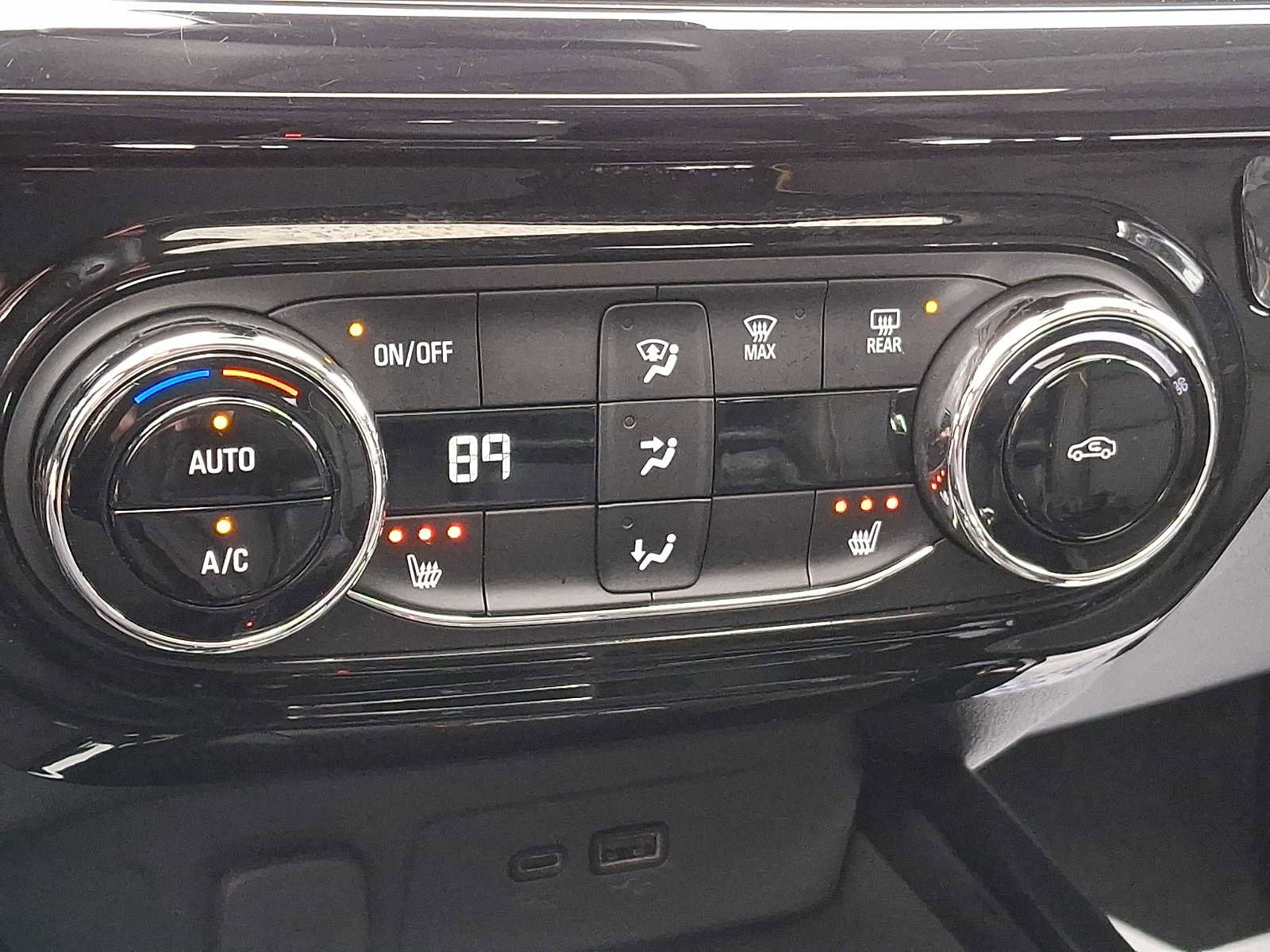 Used 2025 Chevrolet Trax ACTIV w/ Sunroof Package image 14