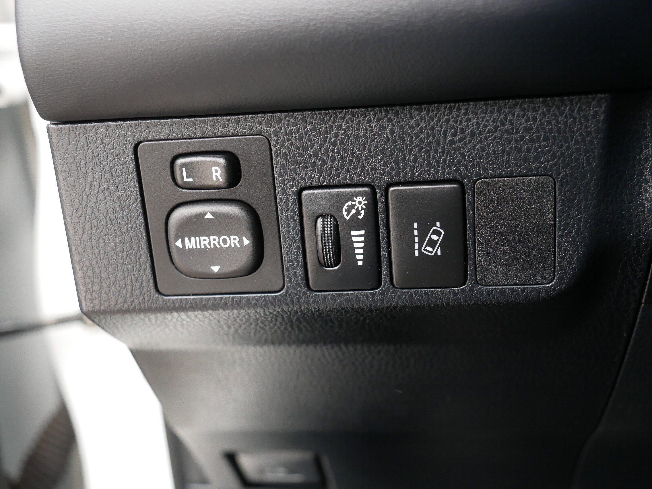 Used 2018 Toyota RAV4 XLE image 26