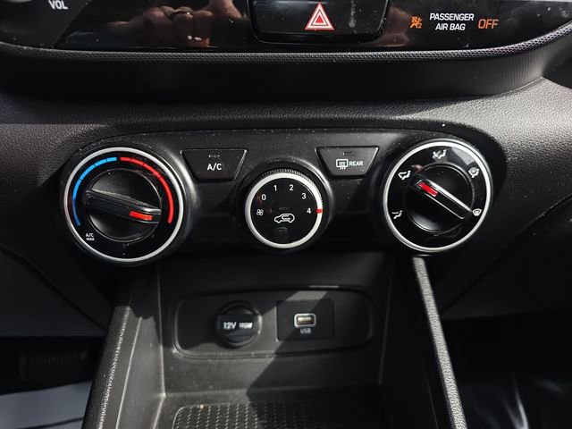 Used 2021 Hyundai Venue SE image 27