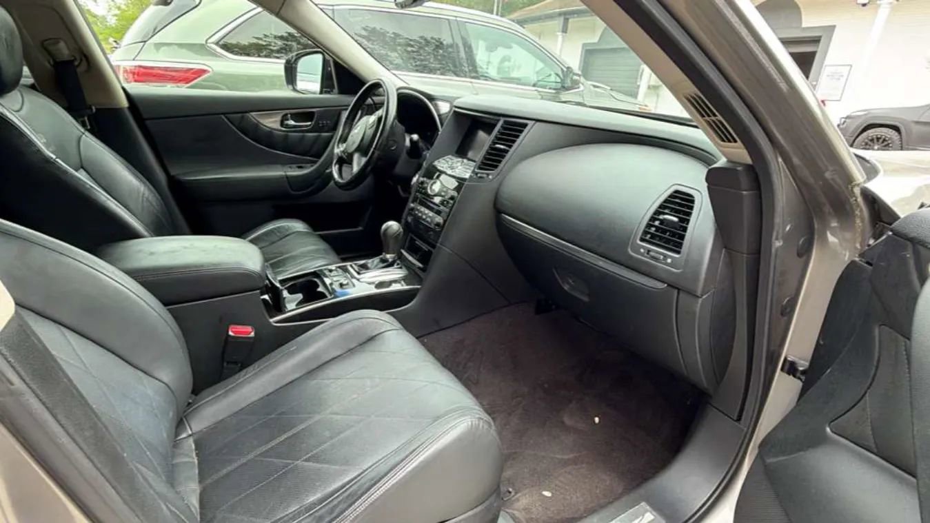 Used 2010 INFINITI FX35 AWD w/ Navigation Pkg image 5