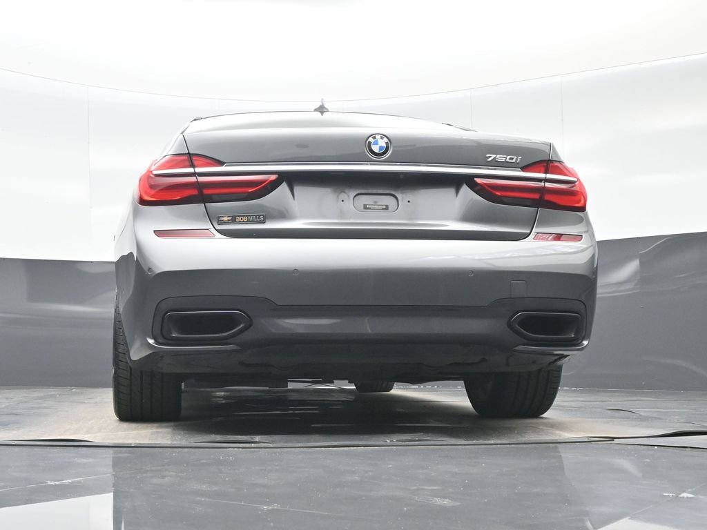 Used 2019 BMW 750i w/ Luxury Rear Seating Package RWD image 29