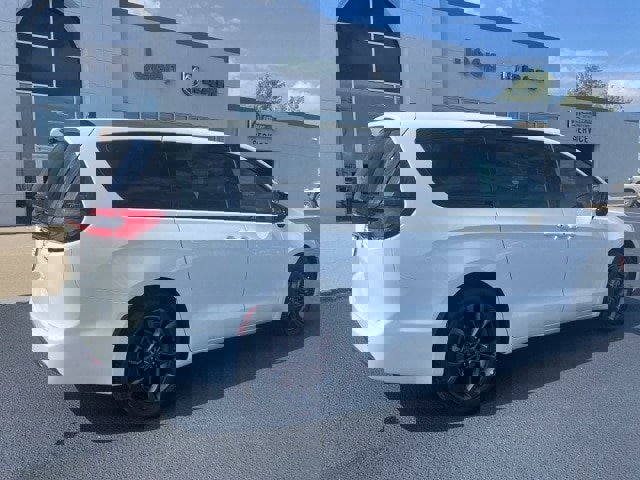 New 2026 Chrysler Pacifica Select image 8