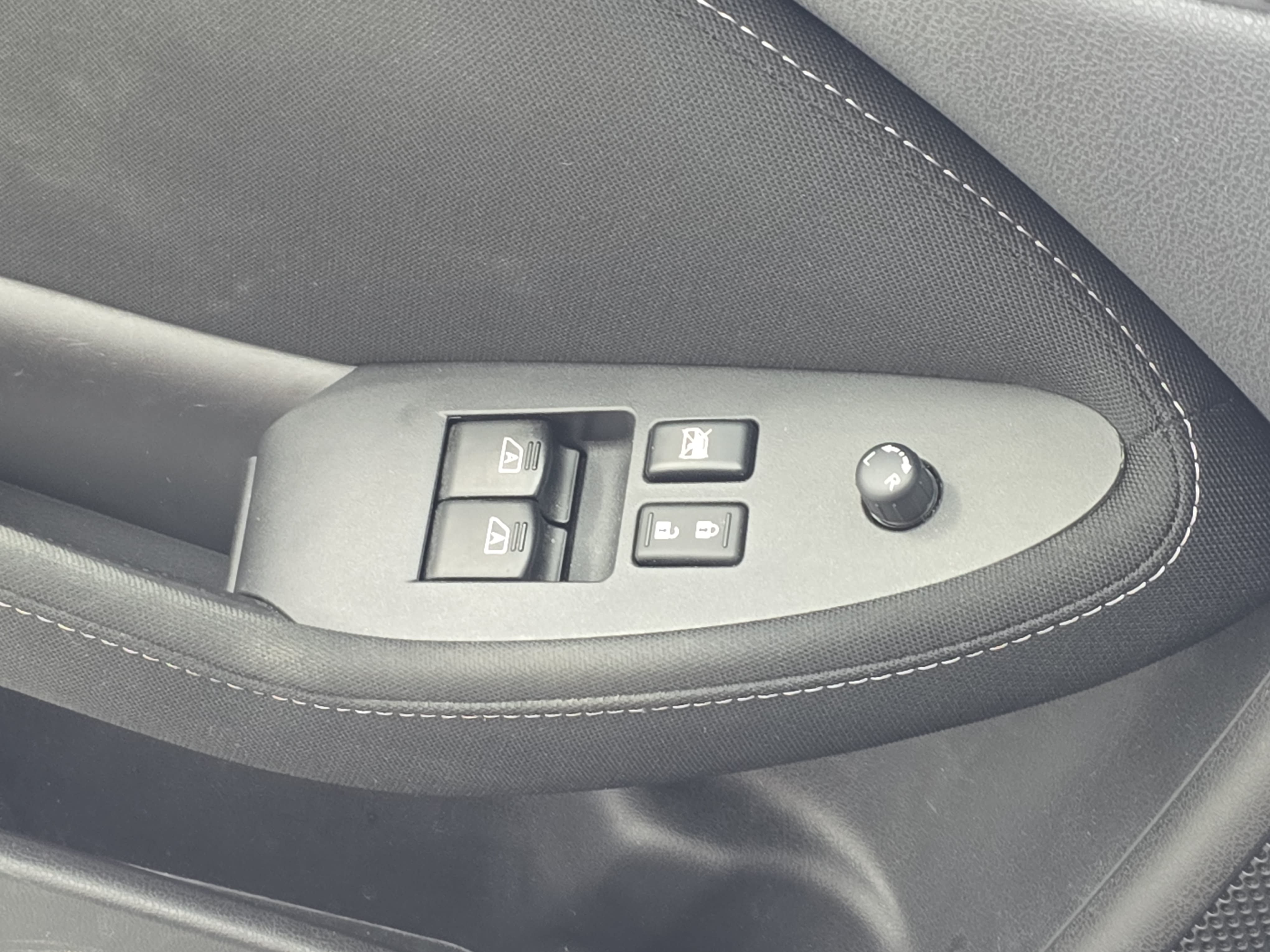 Used 2016 Nissan 370Z Coupe RWD image 24