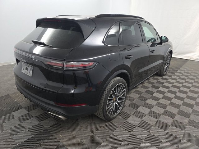 Used 2019 Porsche Cayenne w/ Premium Package image 2