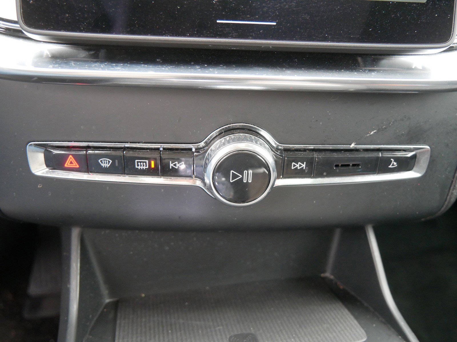 Certified 2025 Volvo XC90 B5 Plus image 19