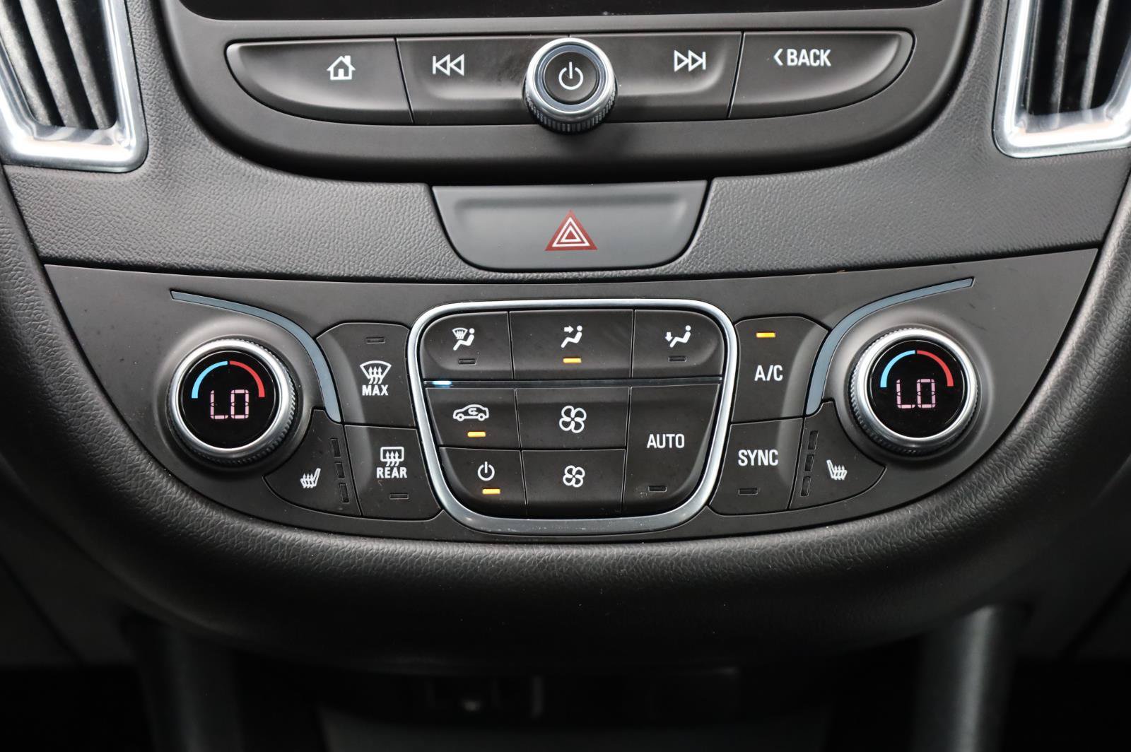Used 2018 Chevrolet Malibu Hybrid w/ Leather Package FWD image 39