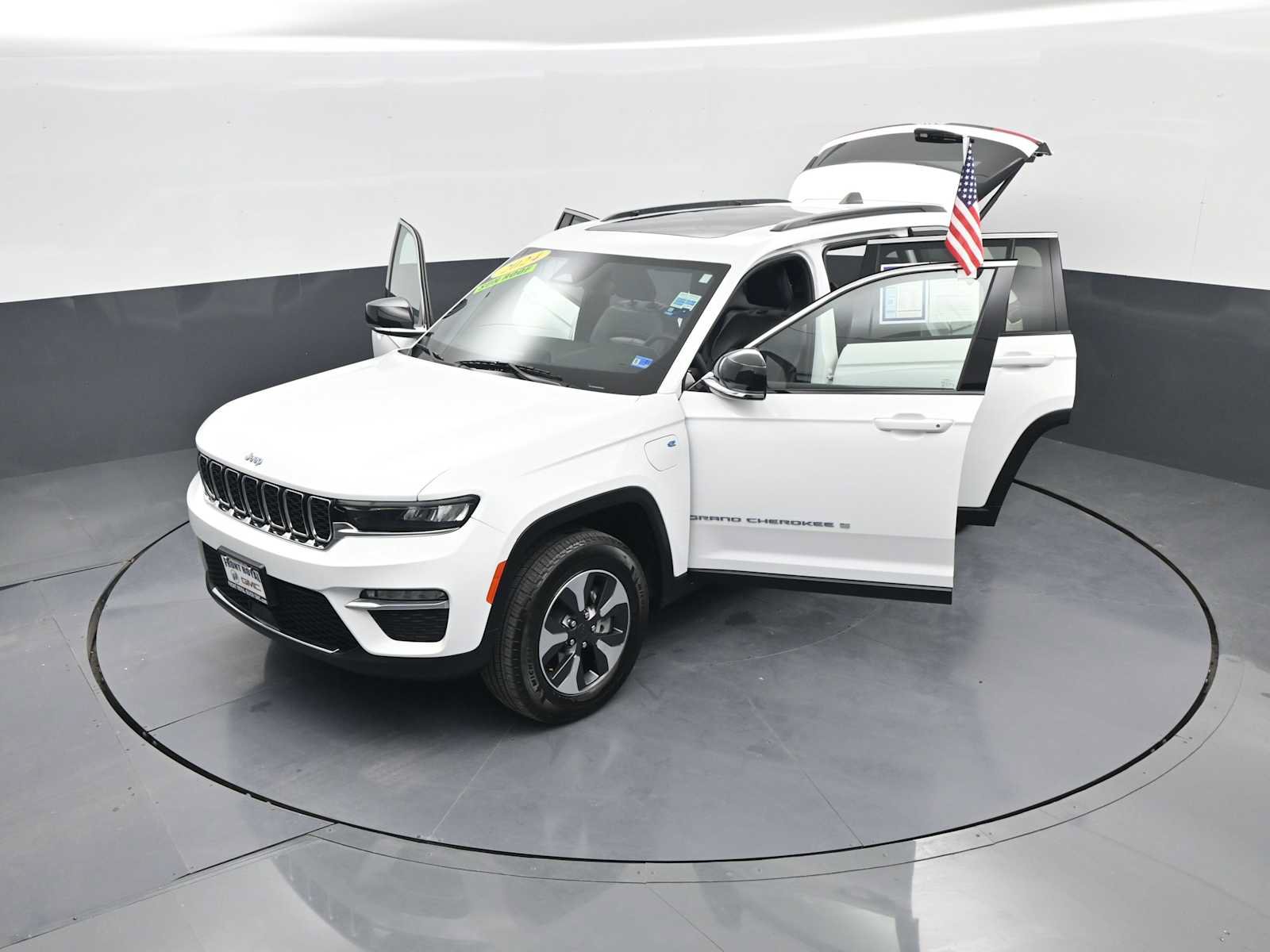 Used 2024 Jeep Grand Cherokee Limited 4xe AWD/4WD image 28