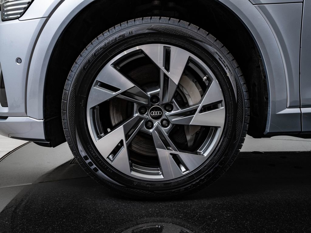Used 2022 Audi e-tron Premium w/ Convenience Plus Package image 13