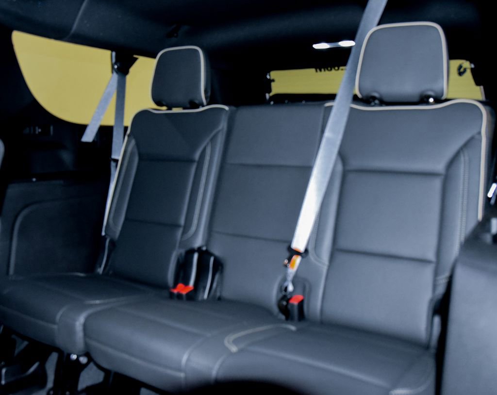 Used 2024 Chevrolet Suburban Premier AWD/4WD image 17
