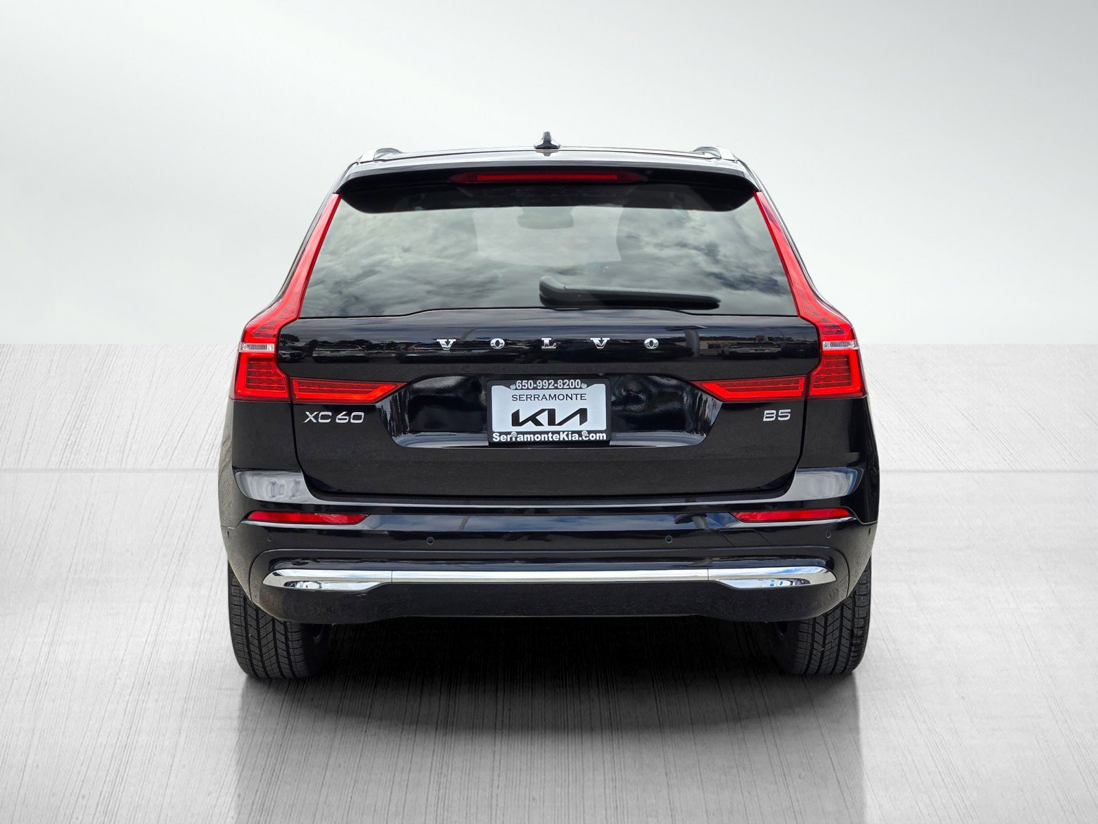 Used 2023 Volvo XC60 B5 Plus FWD image 5