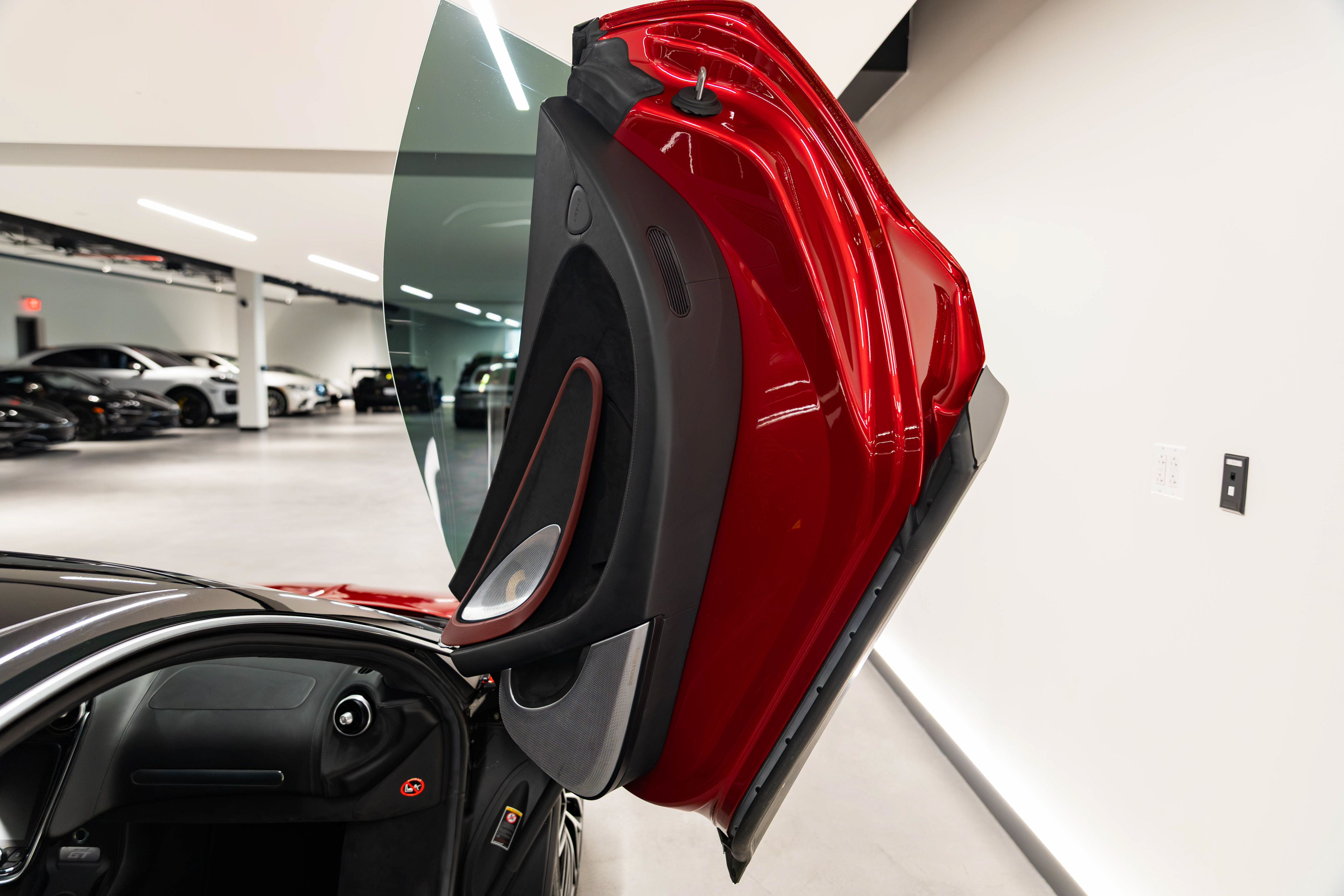Used 2023 McLaren GT RWD image 13