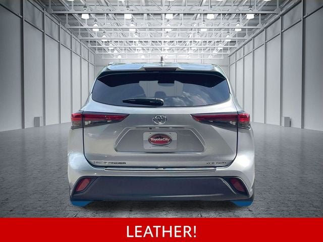 Used 2023 Toyota Highlander XLE AWD/4WD image 9