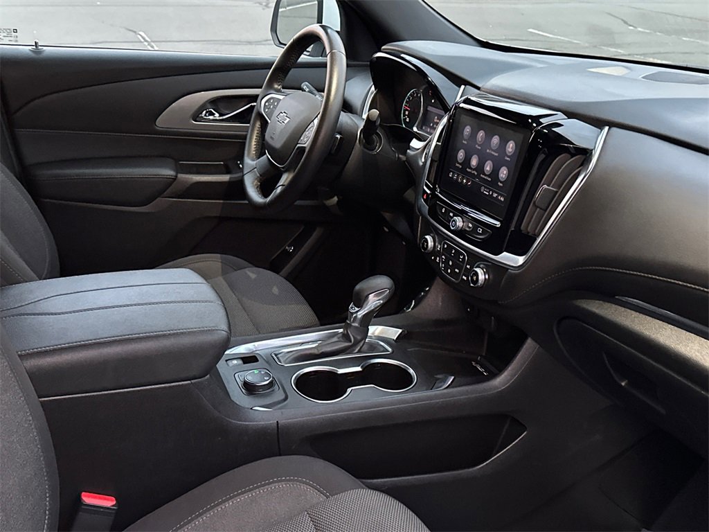 Used 2022 Chevrolet Traverse LT w/ Midnight/Sport Edition image 14