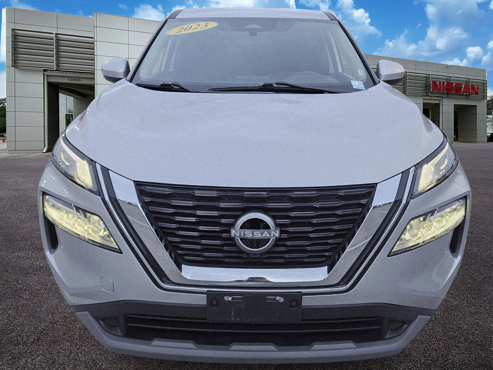 Used 2023 Nissan Rogue SV image 9