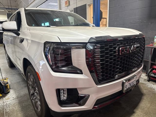 Used 2024 GMC Yukon XL Denali Ultimate AWD/4WD image 1