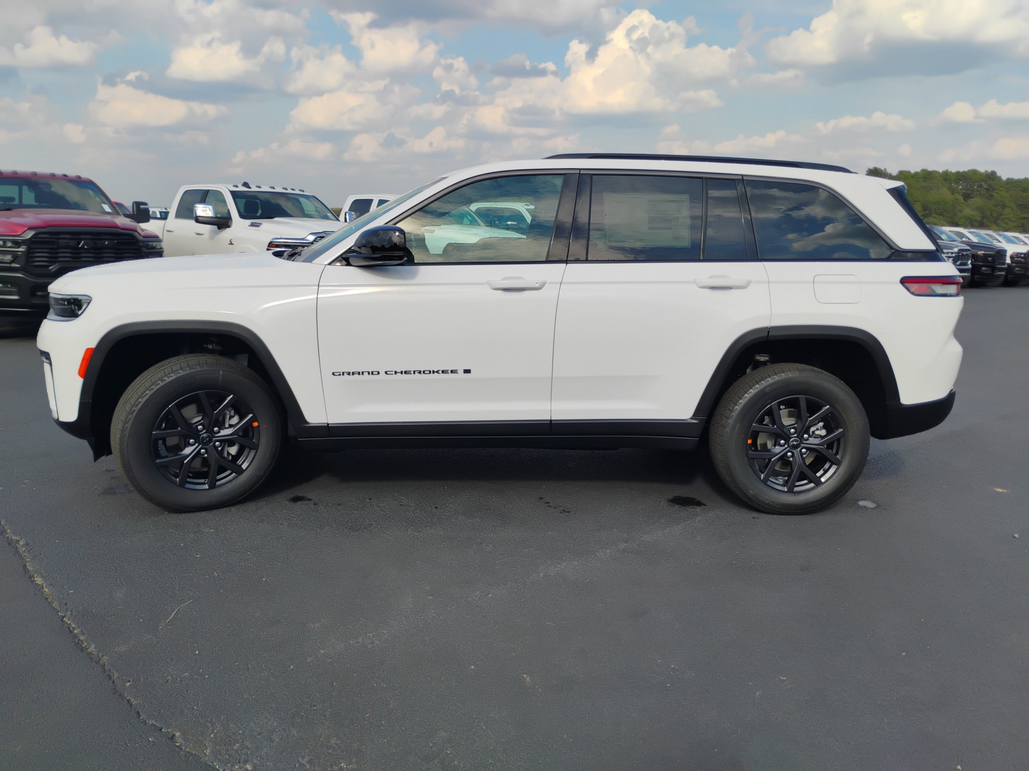 New 2027 Jeep Grand Cherokee Altitude AWD/4WD image 8