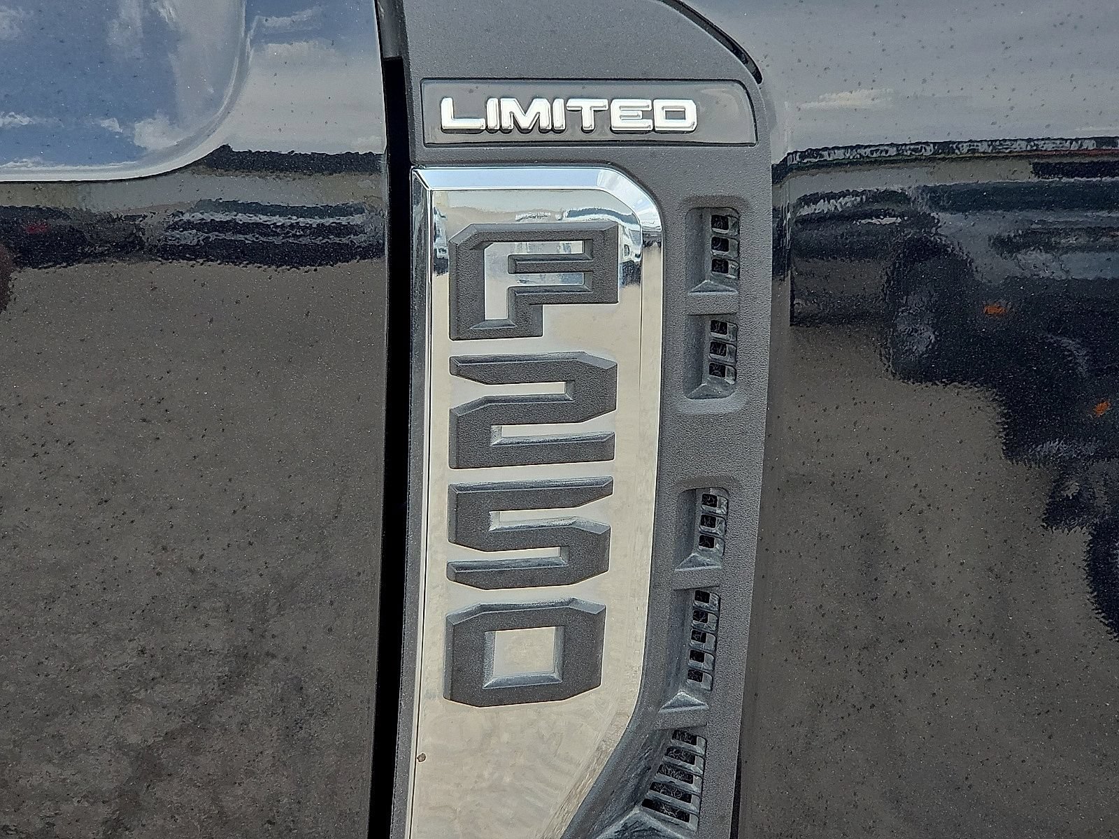 Used 2024 Ford F250 Limited w/ FX4 Off-Road Package AWD/4WD image 9