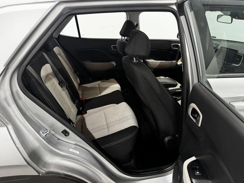 Used 2025 Hyundai Venue SEL FWD image 22