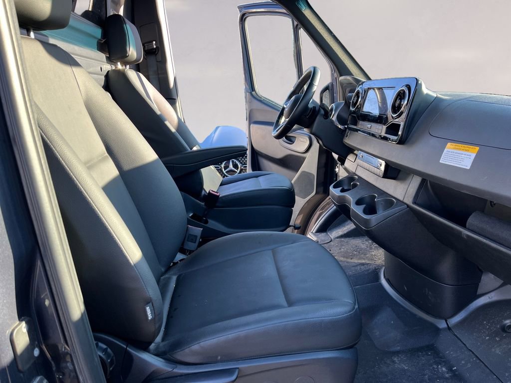 Used 2025 Mercedes-Benz Sprinter 2500 image 8