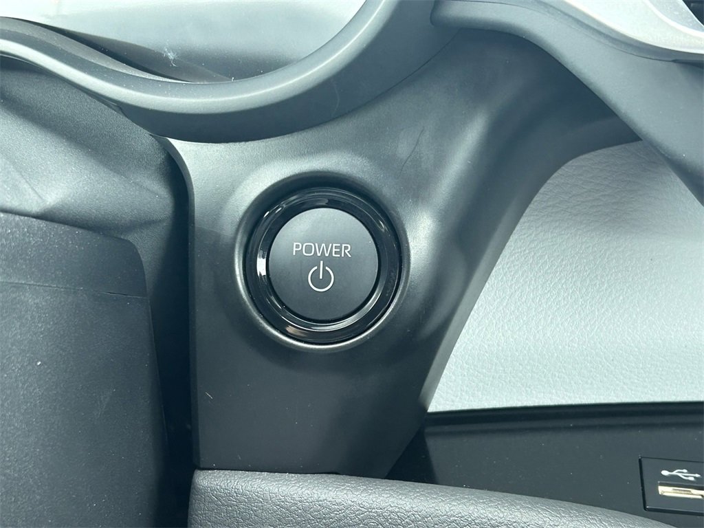 Used 2025 Toyota Sienna XSE image 33