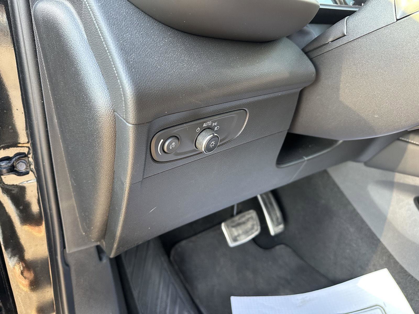 Used 2023 Buick Envision Essence w/ Sport Touring Package image 21