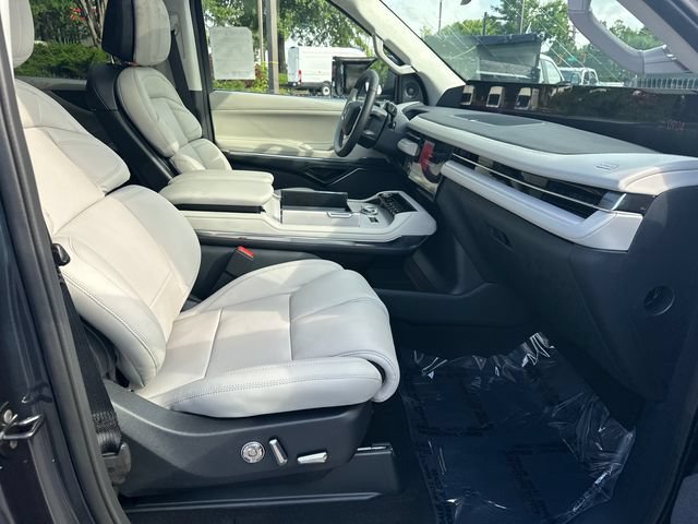 New 2026 Lincoln Navigator Reserve AWD/4WD image 14