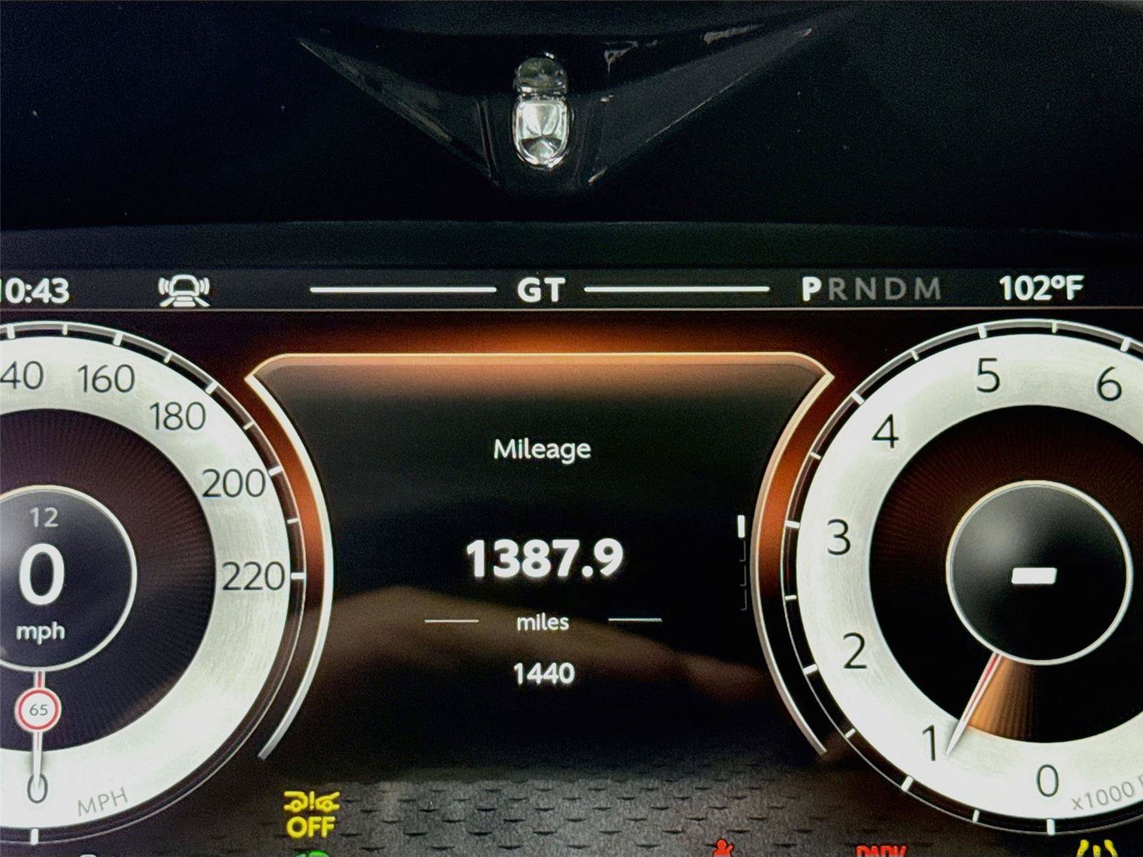 Used 2025 Aston Martin Vanquish RWD image 17