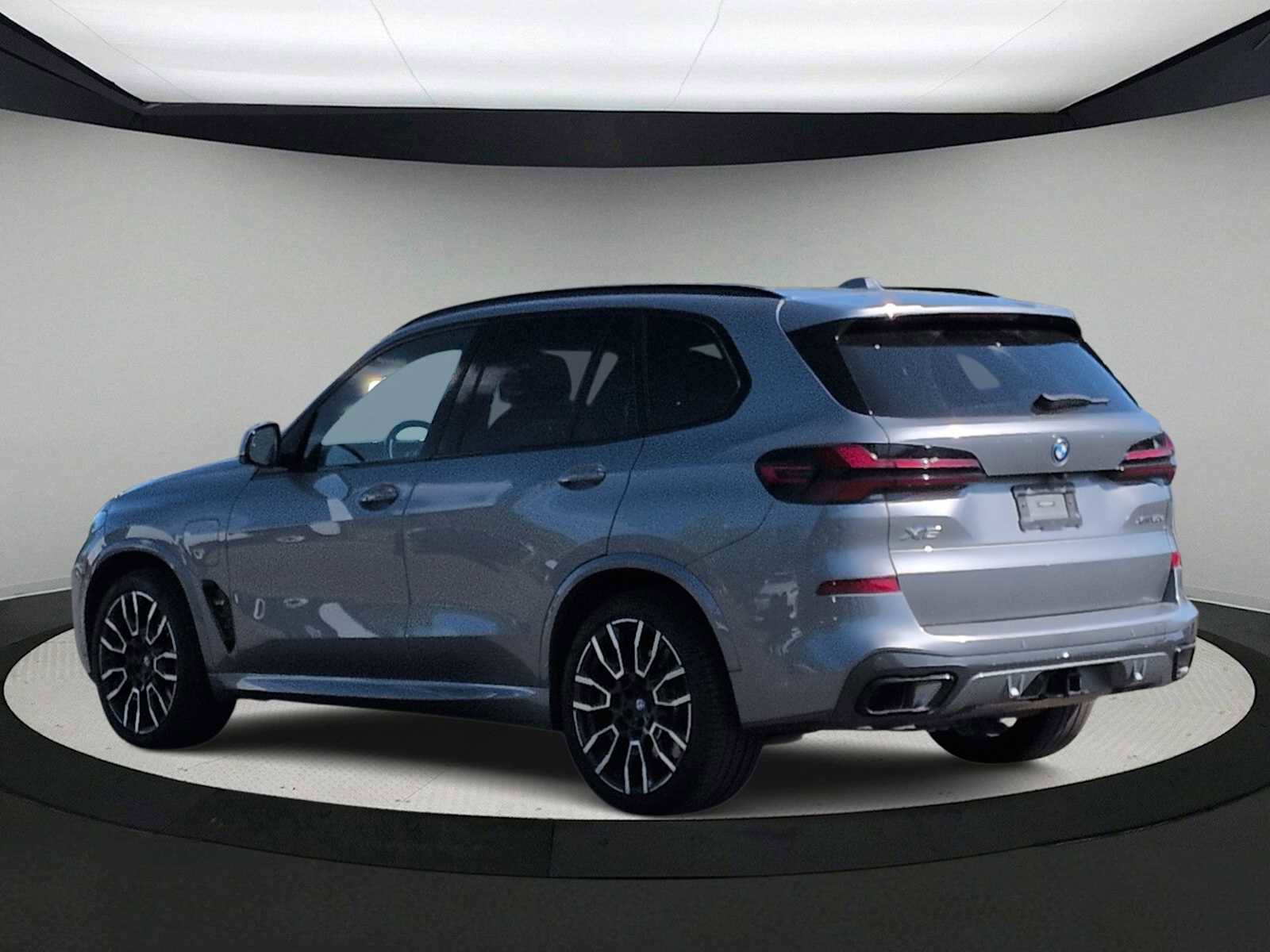 Certified 2024 BMW X5 xDrive50e w/ Executive Package AWD/4WD image 6