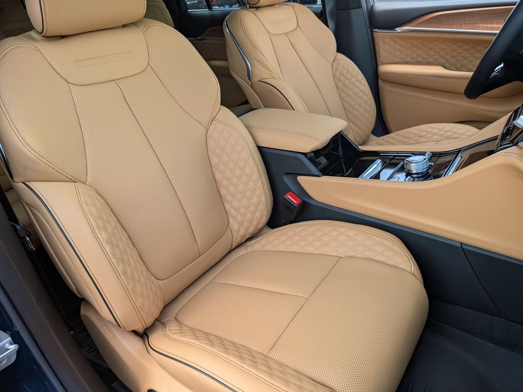 New 2026 Jeep Grand Cherokee L Summit AWD/4WD image 31