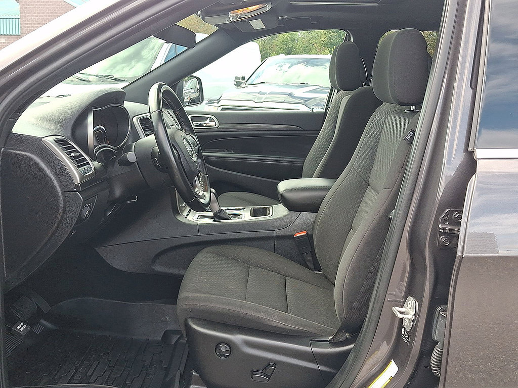 Used 2021 Jeep Grand Cherokee Laredo AWD/4WD image 17