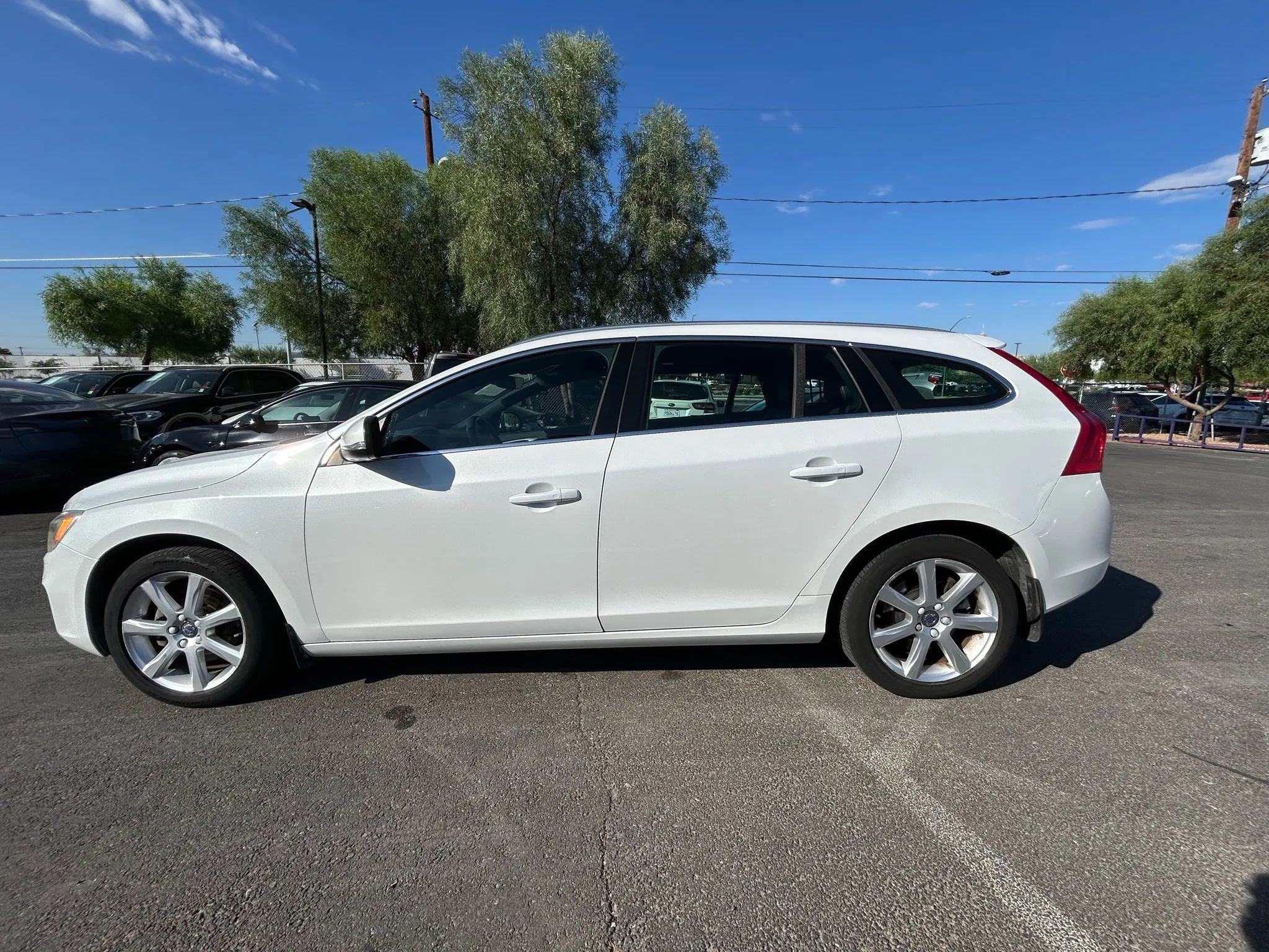 Used 2016 Volvo V60 T5 Platinum image 6