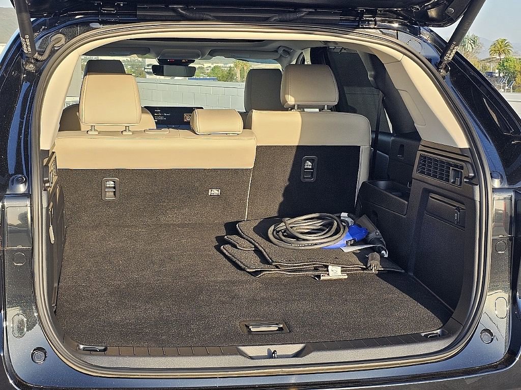 Certified 2025 MAZDA CX-70 Plug-In Hybrid w/ Premium Pkg AWD/4WD image 13