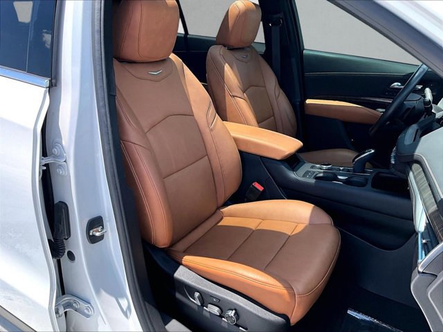 Used 2022 Cadillac XT4 Premium Luxury w/ Enhanced Visibility Package AWD/4WD image 9