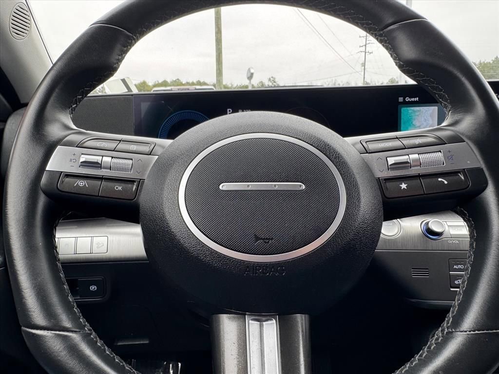 Used 2025 Hyundai Kona SEL image 16