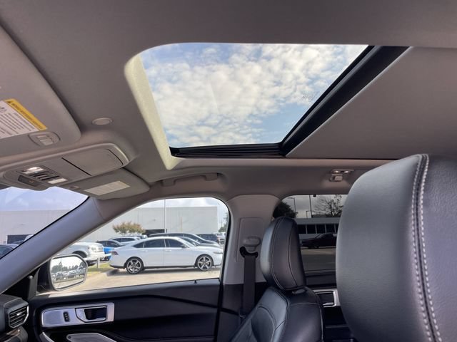 Used 2024 Ford Explorer Limited w/ Limited Technology Package RWD image 25