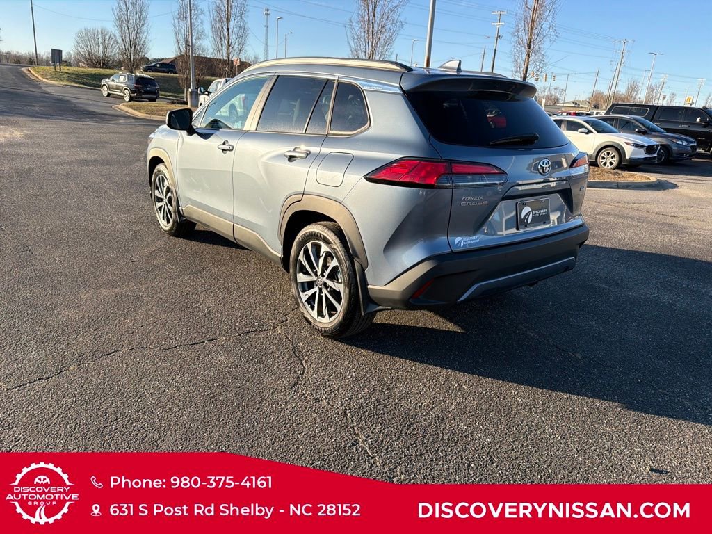 Used 2023 Toyota Corolla Cross XLE image 9