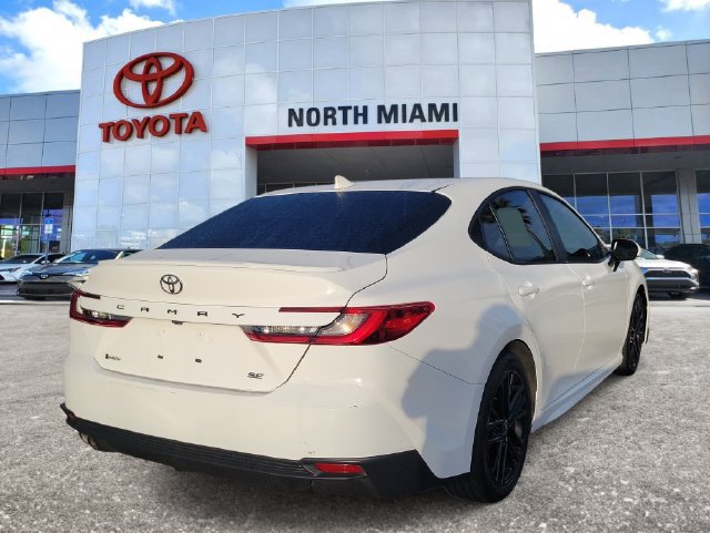Used 2025 Toyota Camry SE FWD image 4