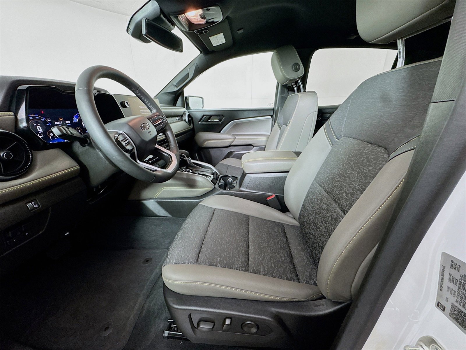 Used 2024 Chevrolet Colorado ZR2 image 18