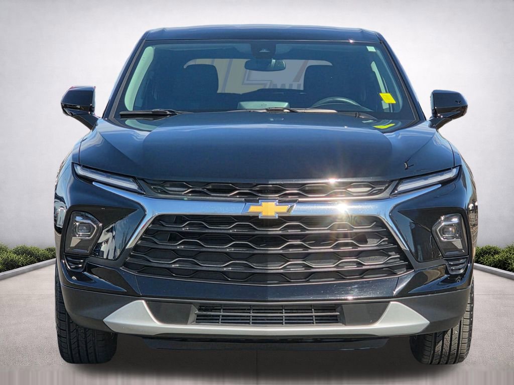 Used 2025 Chevrolet Blazer LT image 3