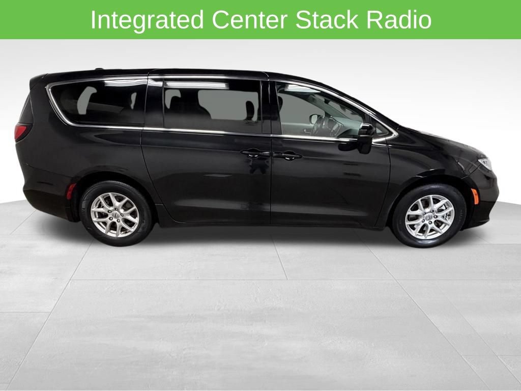 Used 2023 Chrysler Pacifica Touring-L FWD image 8