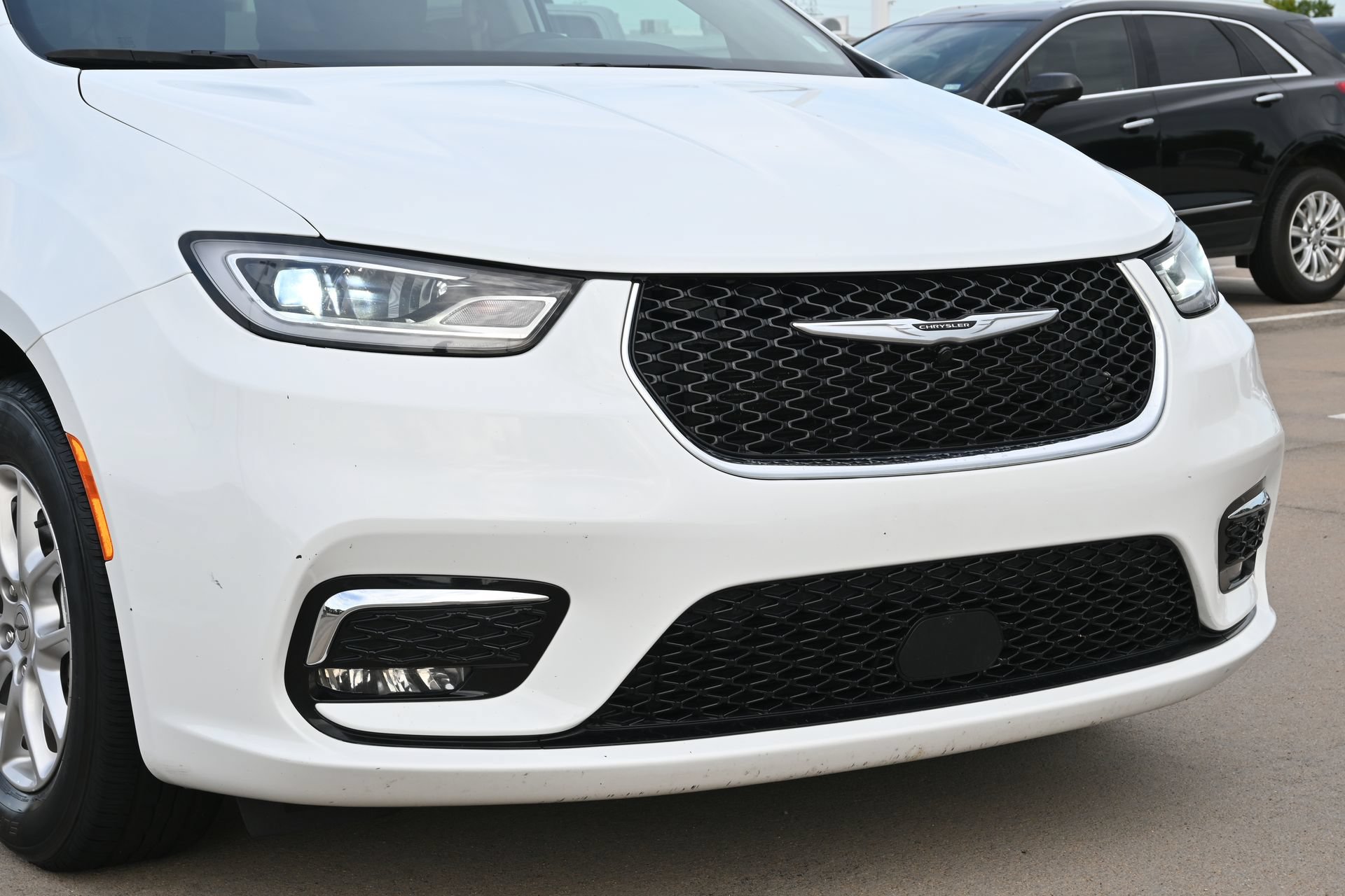 Used 2023 Chrysler Pacifica Touring-L FWD image 28