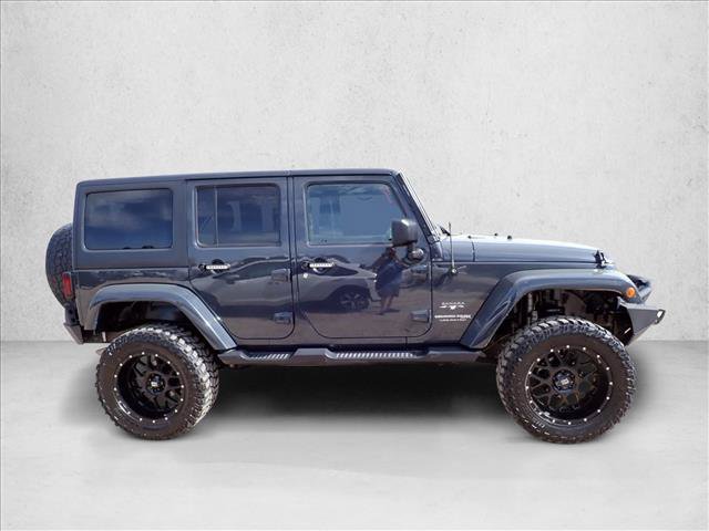 Used 2018 Jeep Wrangler Unlimited Sahara w/ Connectivity Group AWD/4WD image 5