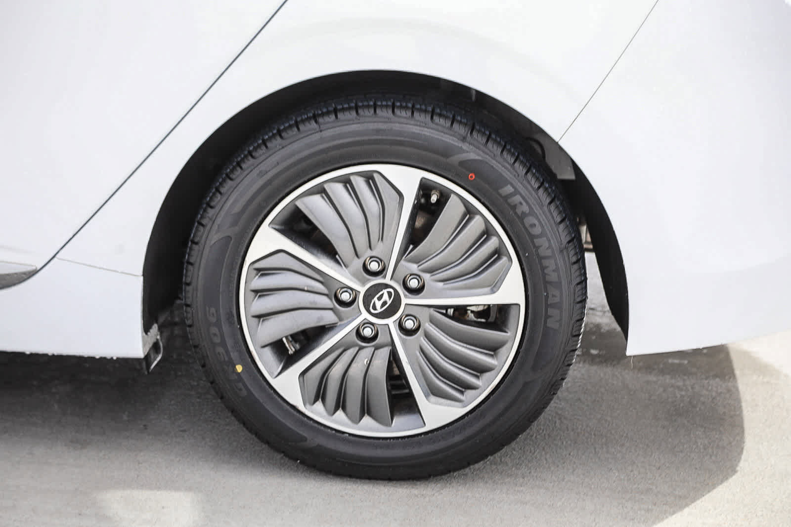 Used 2020 Hyundai Ioniq SE image 9