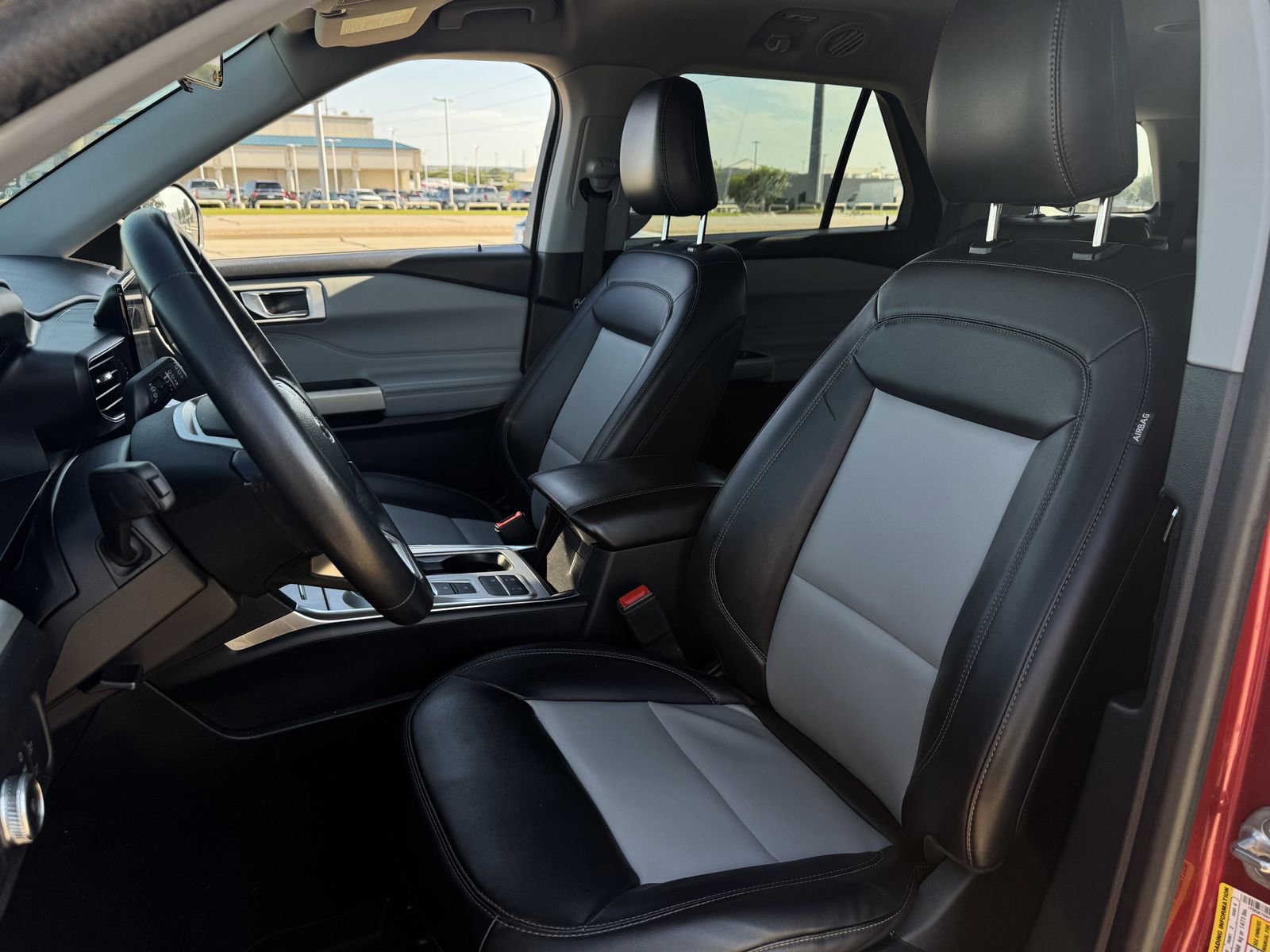 Used 2022 Ford Explorer XLT w/ Equipment Group 202A RWD image 25